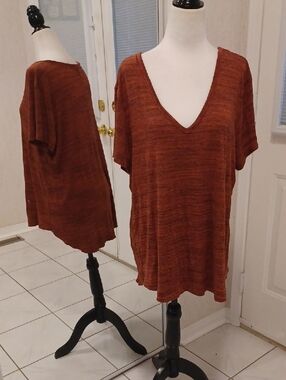 4/$40 Rusty Red Heathered V-Neck Short Sleeve Tee - Size 2X